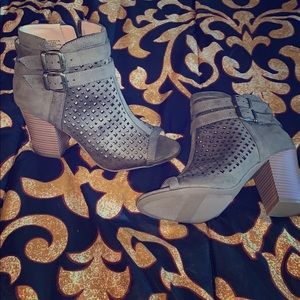 Ladies Olive Green Shoe Boot size 8.5. Never Worn